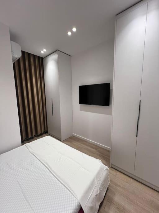 Spacious Apartment Ish-Blloku Area Tiranë Luaran gambar