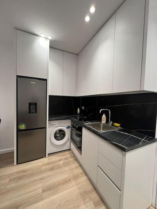 Spacious Apartment Ish-Blloku Area Tiranë Luaran gambar