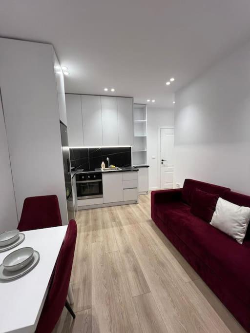 Spacious Apartment Ish-Blloku Area Tiranë Luaran gambar